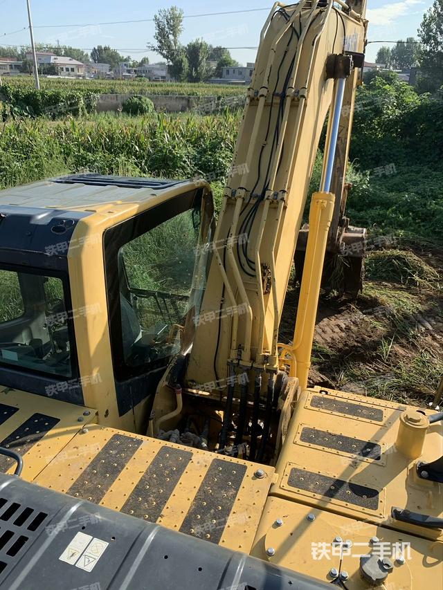 驾驶室顶部（整机外观）