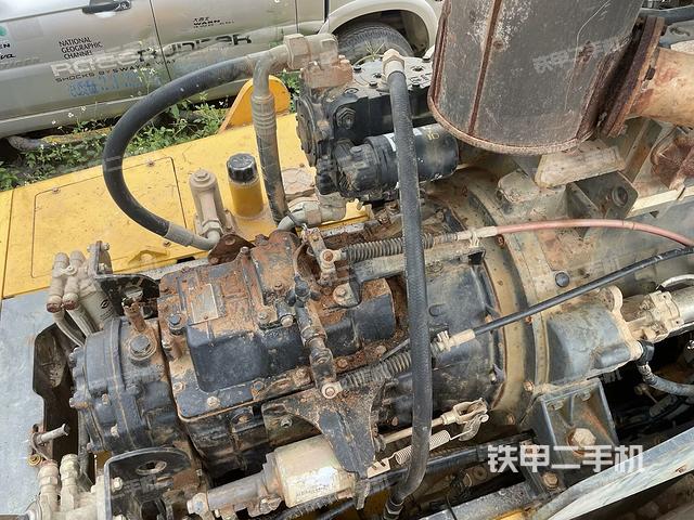 發(fā)動機左側(cè)全景（壓路機發(fā)動機艙）