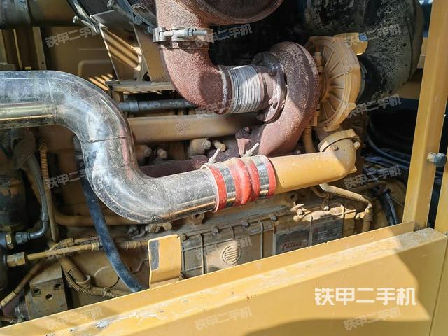 發(fā)動機(jī)左側(cè)（整機(jī)外觀及大件）