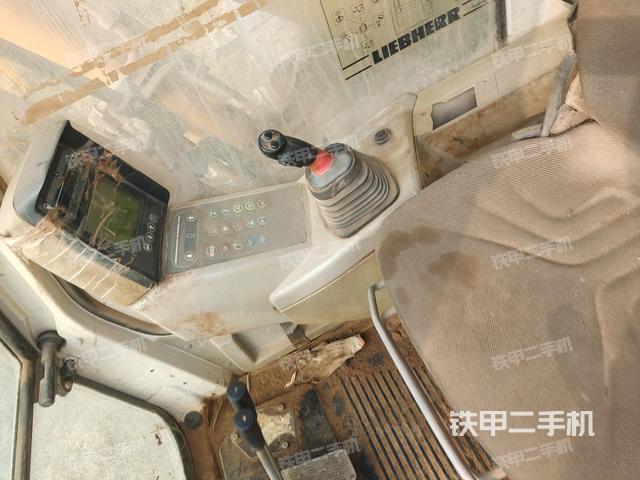 座椅右側(cè)控制臺/鑰匙門/油門/含右手柄（駕駛室部分）