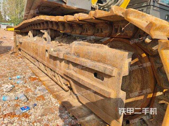 右側(cè)履帶整體(行走機(jī)構(gòu)) 右側(cè)履帶整體(行走機(jī)構(gòu))