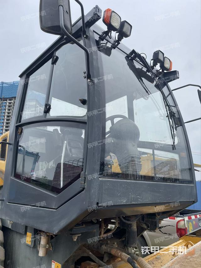 后玻璃角標（壓路機駕駛室）