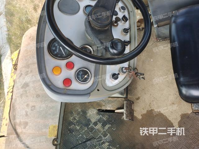 儀表盤(pán)全景（壓路機(jī)駕駛室）