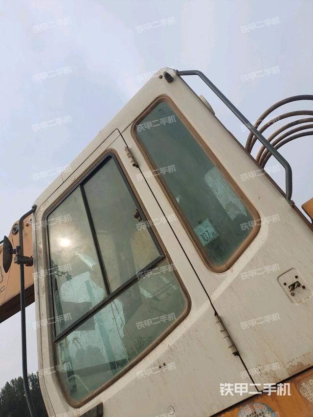 左后方玻璃角標(biāo)（駕駛室部分）