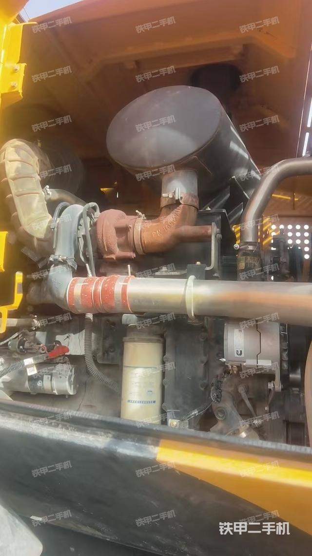 發(fā)動(dòng)機(jī)左側(cè)（整機(jī)外觀及大件）