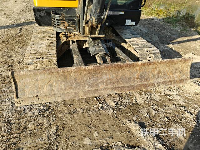 轉(zhuǎn)盤和下車架正前（工作和回轉(zhuǎn)裝置）