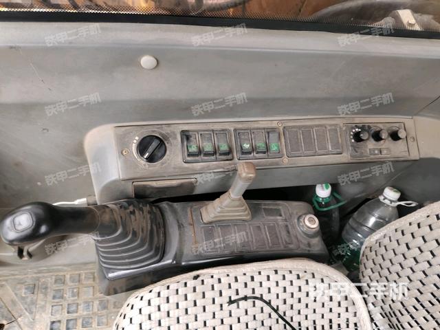 座椅右側(cè)控制臺/鑰匙門/油門/含右手柄（駕駛室部分）