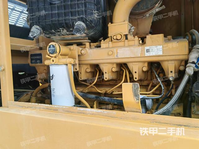 發(fā)動機(jī)右側(cè)（整機(jī)外觀及大件）