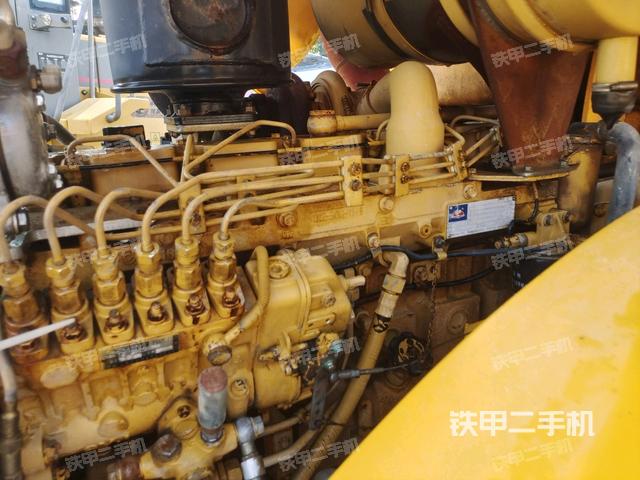 發(fā)動(dòng)機(jī)艙全景（壓路機(jī)發(fā)動(dòng)機(jī)艙）