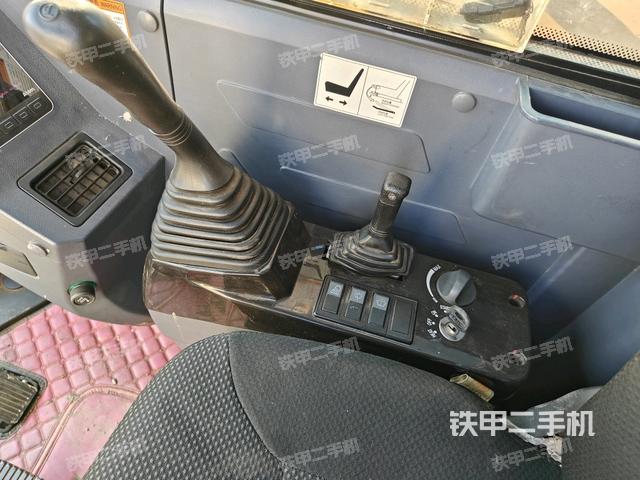 座椅右側(cè)控制臺/鑰匙門/油門/含右手柄（駕駛室部分）