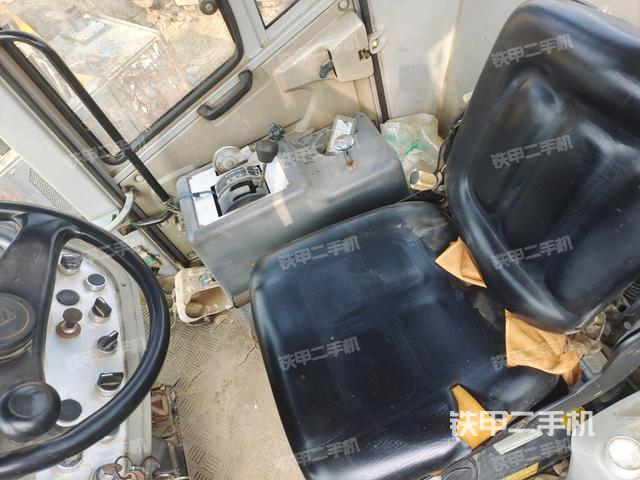 后玻璃角標(biāo)（壓路機(jī)駕駛室）