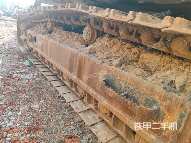 左側(cè)履帶整體?(行走機(jī)構(gòu)) 左側(cè)履帶整體?(行走機(jī)構(gòu))
