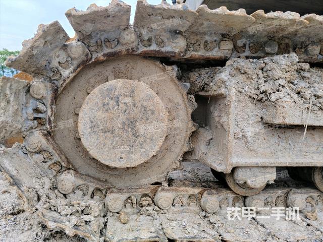 左驅(qū)動輪（行走機構(gòu)）