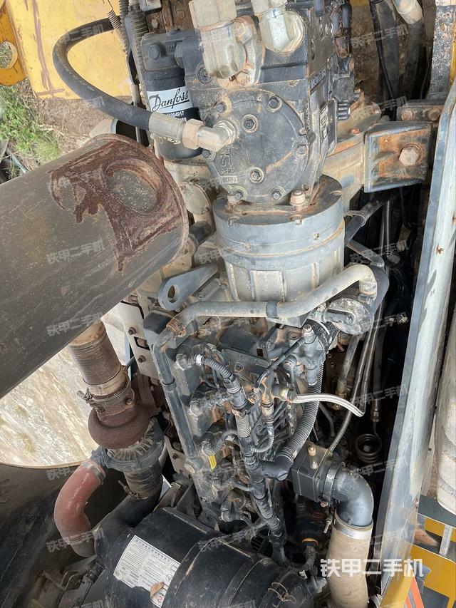 發(fā)動機艙全景（壓路機發(fā)動機艙）