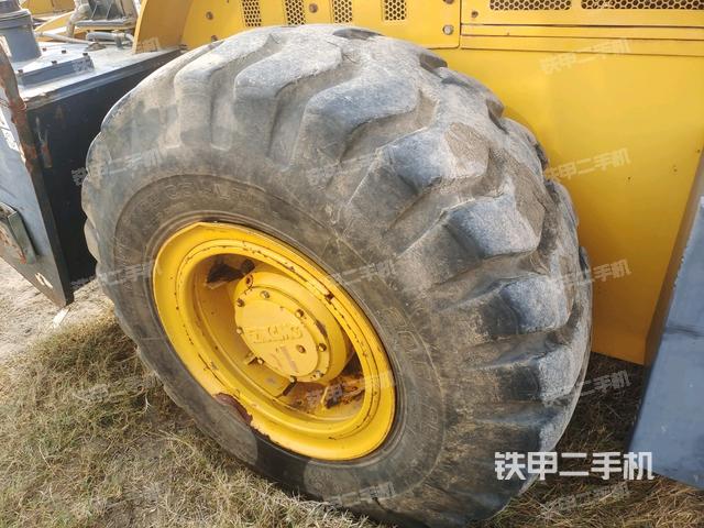 前輪左側(cè)減震塊連接及部件（壓路機(jī)前后車(chē)架）