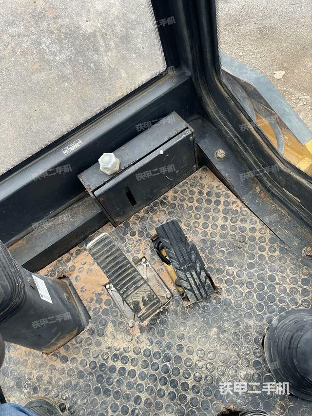 操作把手（壓路機駕駛室）