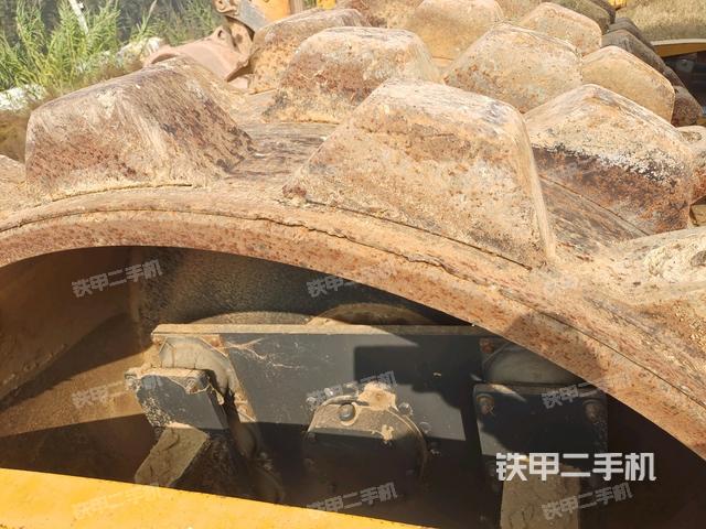 正后側(cè)（壓路機(jī)前后車(chē)架）