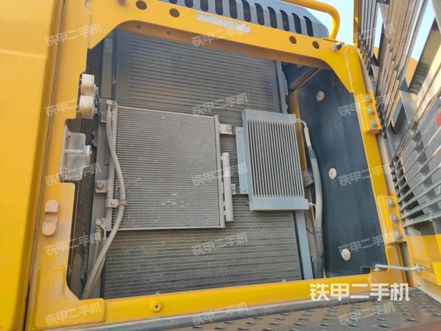 散熱器正面(大件艙室) 散熱器正面(大件艙室)