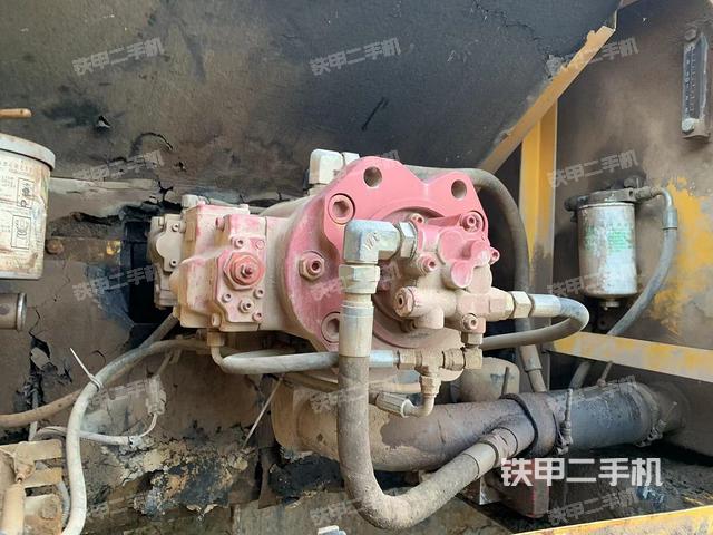 液壓泵艙室正面整體(整機(jī)外觀) 液壓泵艙室正面整體(整機(jī)外觀)