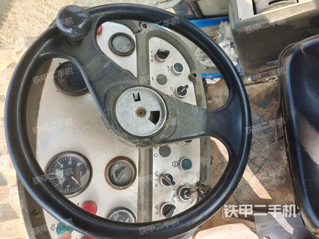 儀表盤(pán)全景（壓路機(jī)駕駛室）