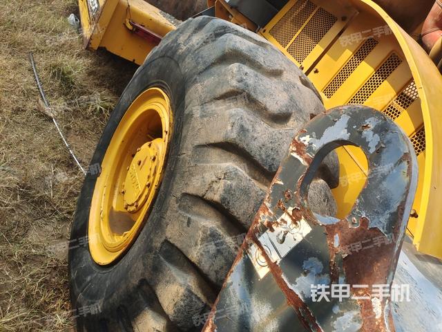 前輪左側(cè)減震塊連接及部件（壓路機(jī)前后車(chē)架）