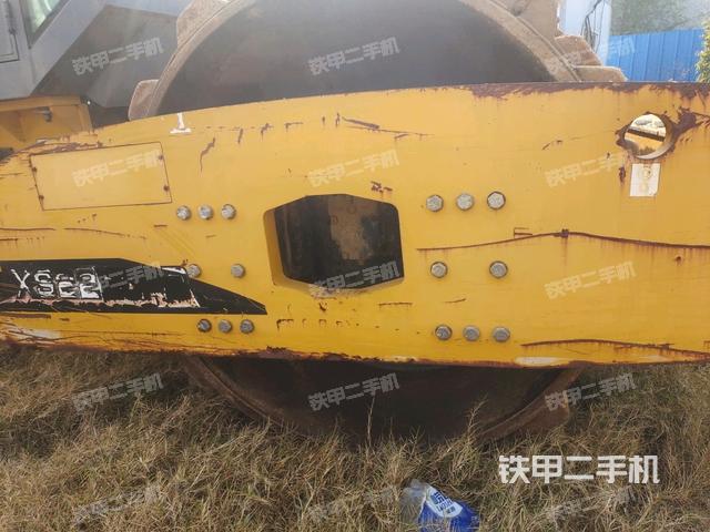 前車(chē)架正左側(cè)（壓路機(jī)前后車(chē)架）