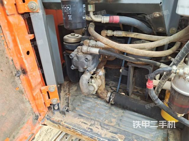 液壓泵艙室正面整體（整機(jī)外觀）