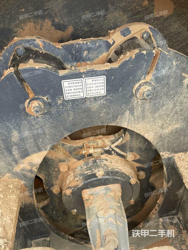 前車架正左側(cè)（壓路機前后車架）