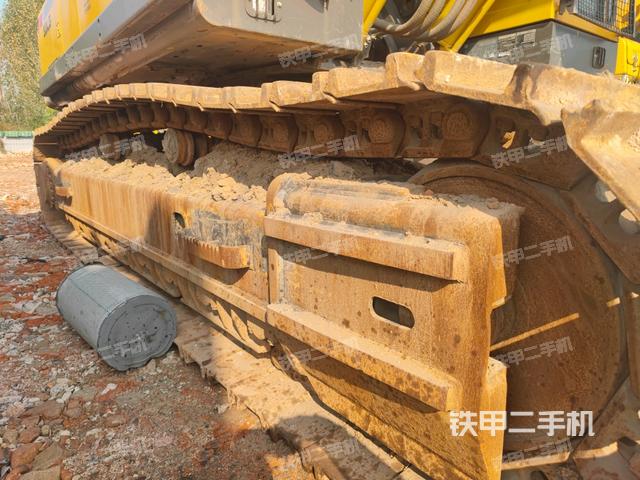右側(cè)履帶整體(行走機(jī)構(gòu)) 右側(cè)履帶整體(行走機(jī)構(gòu))