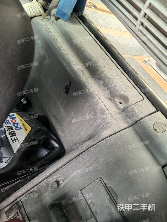 后窗玻璃角標（駕駛室部分）