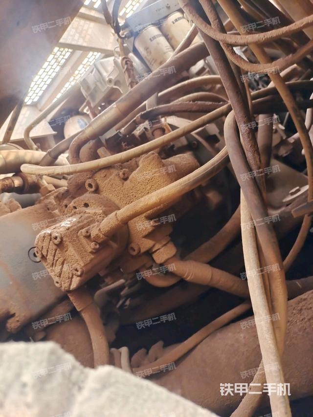 液壓泵斜45?右（大件艙室）