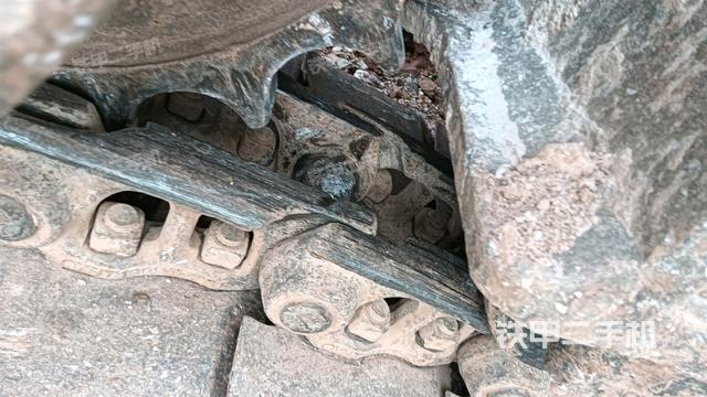 左驅(qū)動(dòng)輪（行走機(jī)構(gòu)）