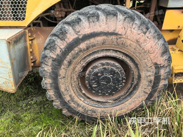 前車架正右側(cè)（壓路機前后車架）