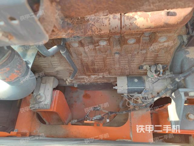 中央回轉(zhuǎn)接頭特寫（上車部件）