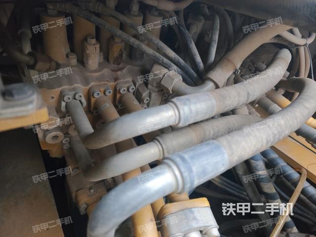 回轉馬達和主控閥（整機外觀）