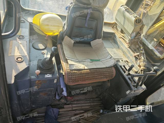 駕駛室操作臺（設(shè)備外觀及核心部件）