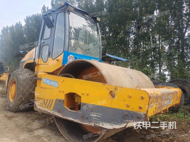 右前45°（壓路機(jī)整機(jī)外觀）