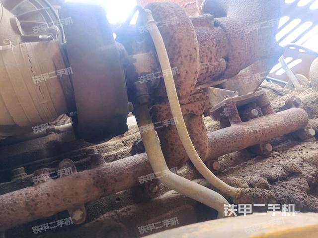 散熱器全景（壓路機(jī)發(fā)動(dòng)機(jī)艙）