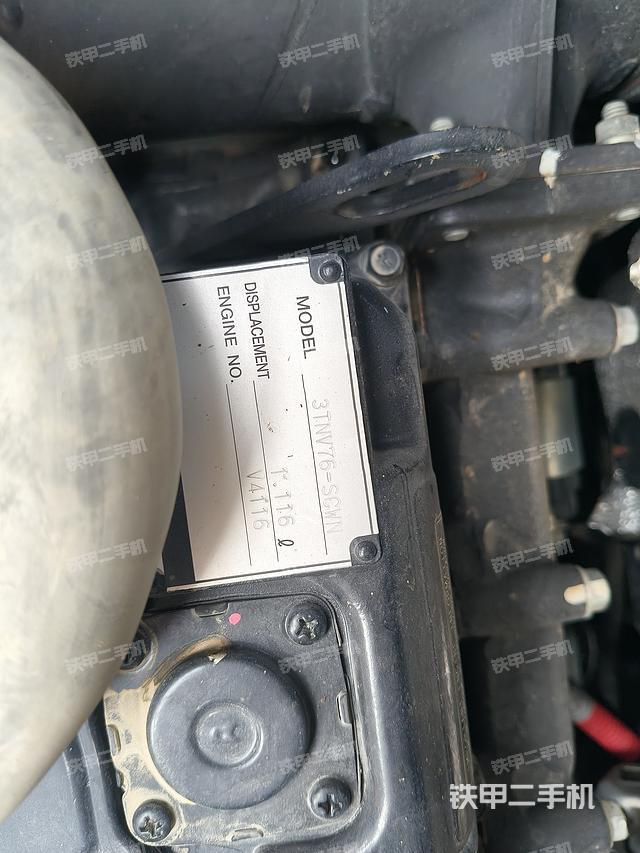 回轉(zhuǎn)馬達(dá)和主控閥（整機(jī)外觀）