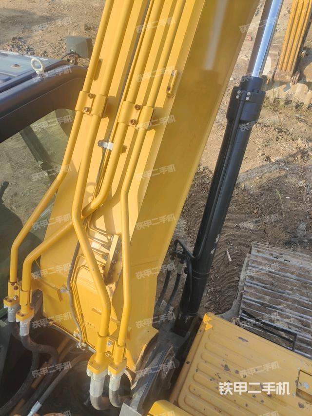 大臂背部俯視（工作和回轉(zhuǎn)裝置）