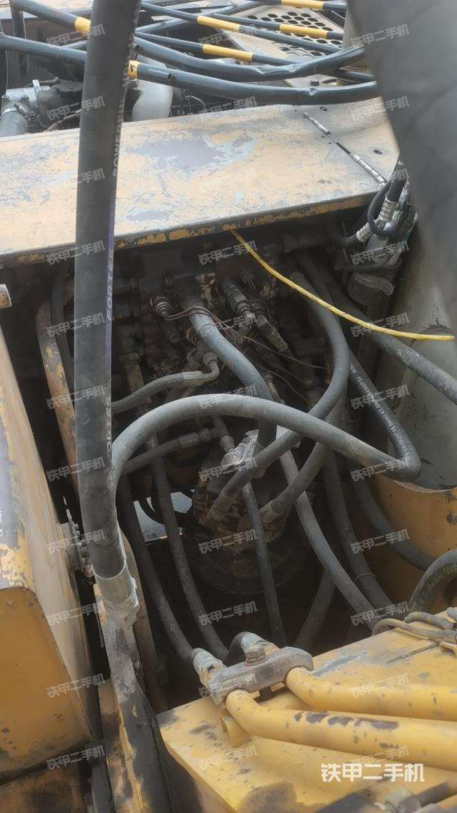 回轉(zhuǎn)馬達和主控閥（整機外觀）