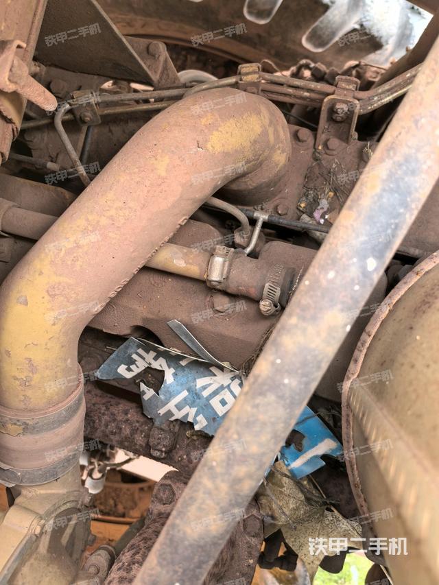 發(fā)動機上部全景（壓路機發(fā)動機艙）