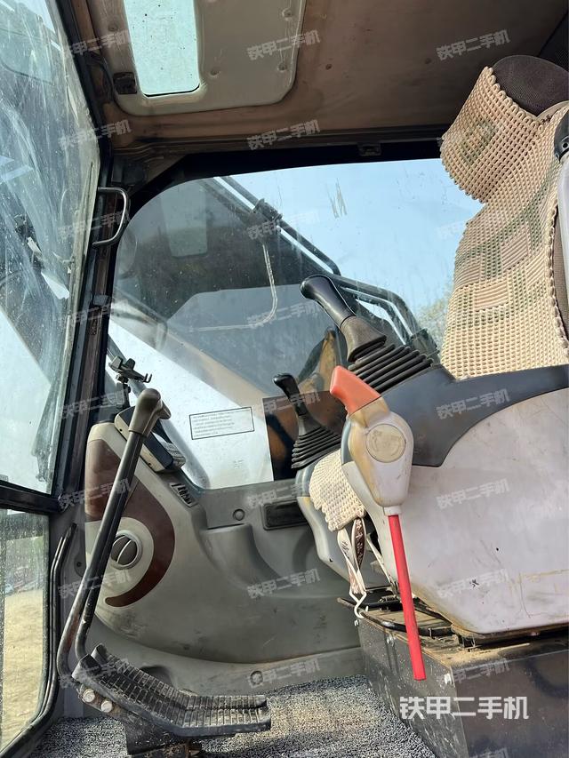 駕駛室整體（整機(jī)外觀）