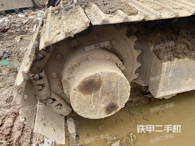 左驅(qū)動輪（行走機(jī)構(gòu)）