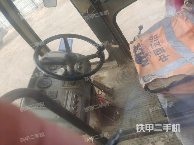 儀表盤全景（壓路機(jī)駕駛室）