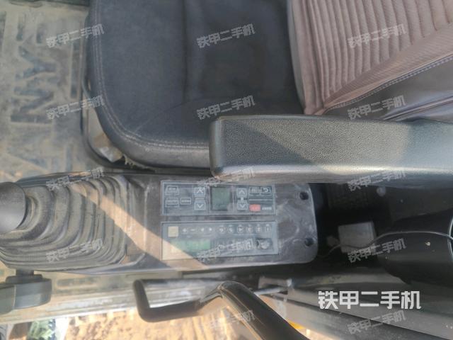 座椅左側(cè)控制臺/音響/含左手柄（駕駛室部分）