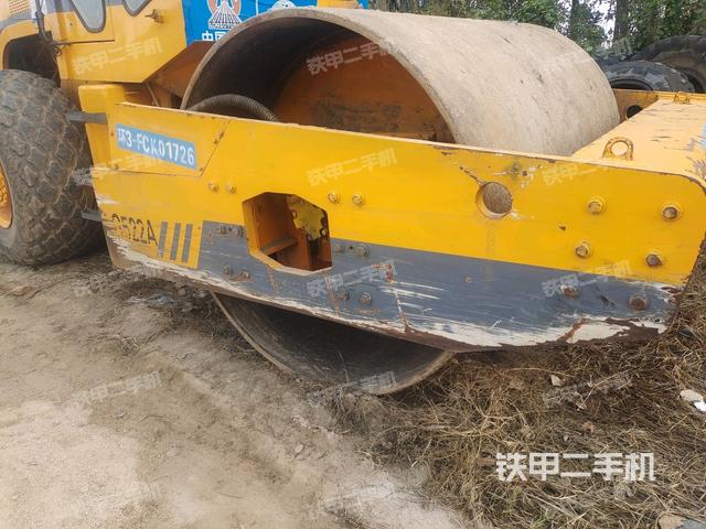 前車架正左側(cè)（壓路機(jī)前后車架）