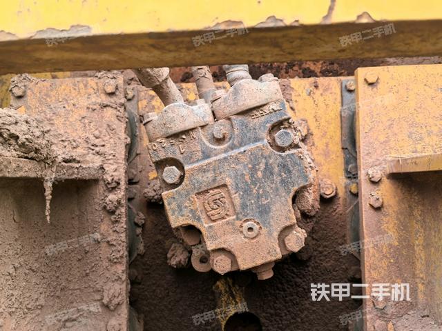 前輪右側(cè)減震塊連接及部件（壓路機前后車架）