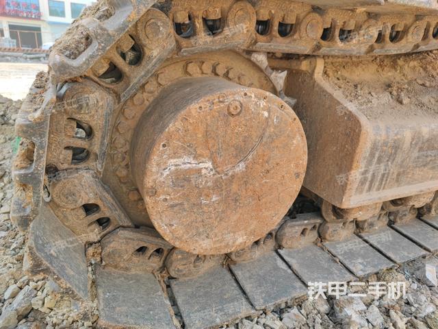 右驅(qū)動輪（行走機構(gòu)）