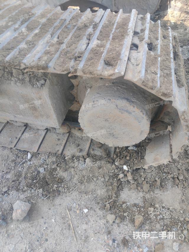 左驅(qū)動輪（行走機構(gòu)）